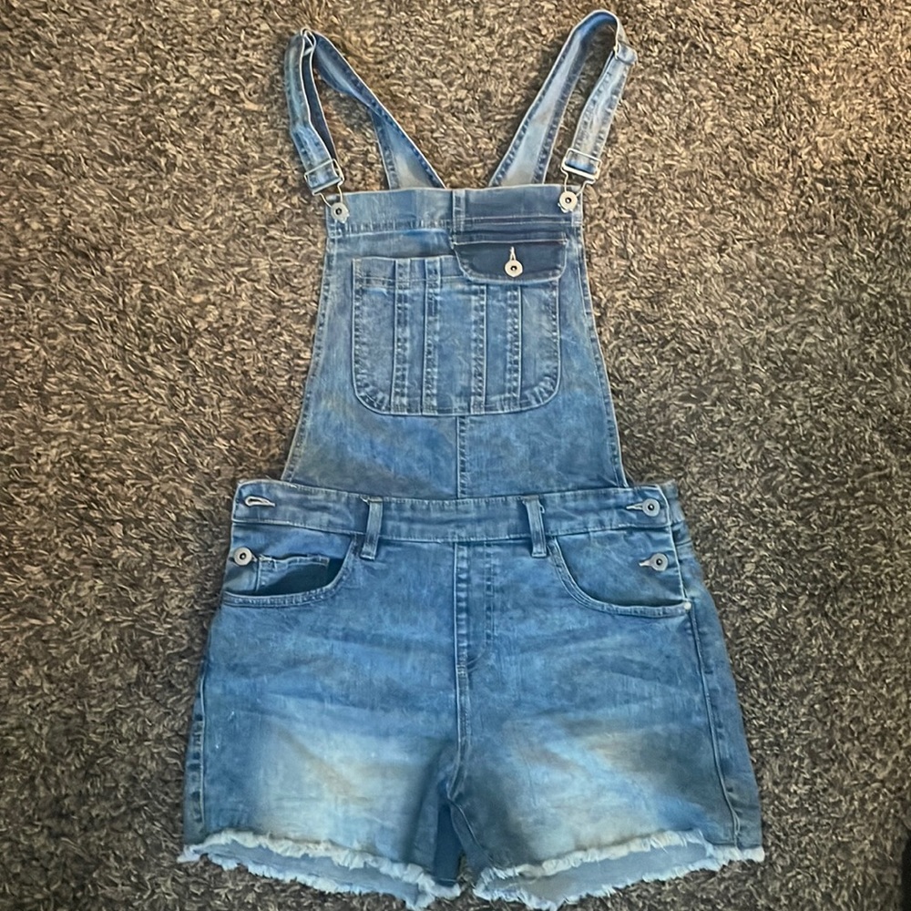 Denim overall shorts from EIGHTYTWO, size 9